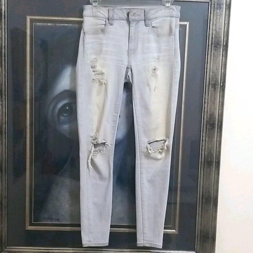 Gray ripped jean